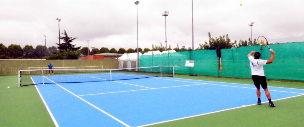 terrain tennis couvert
